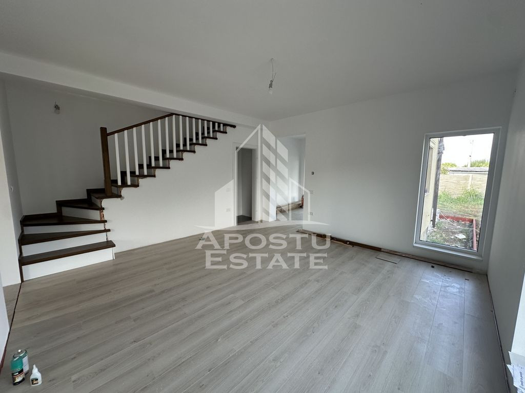 Duplex cu 5 camere si 2 bai, despartit prin camera tehnic...