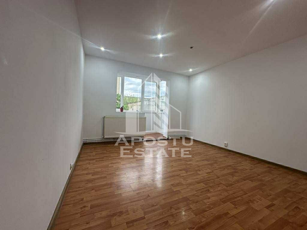 Apartament cu 2 camere, semidecomandat, etajul 2, central...