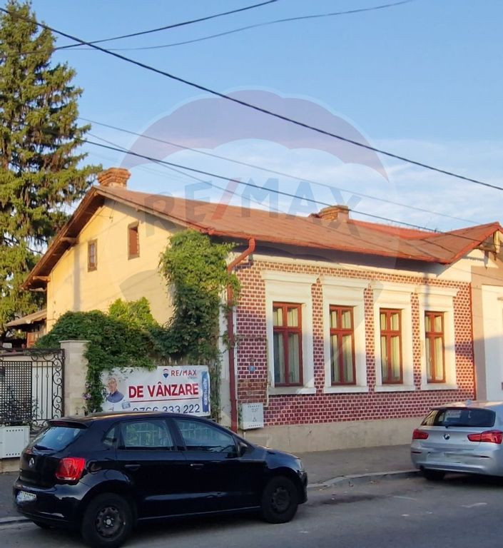 Casă / Vilă 4 camere , Teren 809 mp , str. Sf. Apostoli