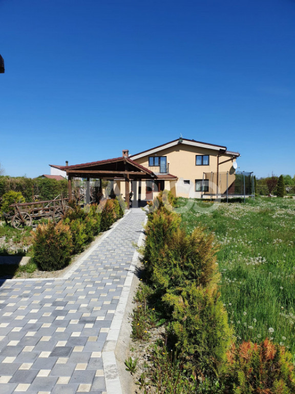 Casa la 5 minute de Fagaras Ultramoderna 300 mp utili la che