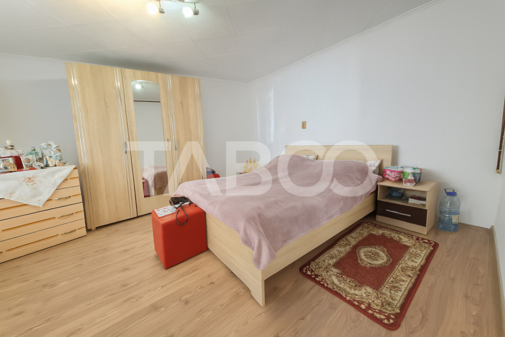 Strada Parului - Casa de vanzare cu 3 camere Cartier Marme