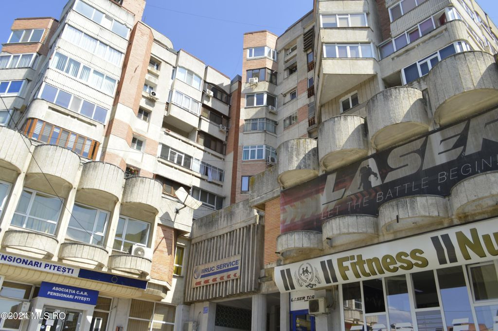 Centru - Apartament 4 camere - 103 mp, 3 balcoane, loc de...