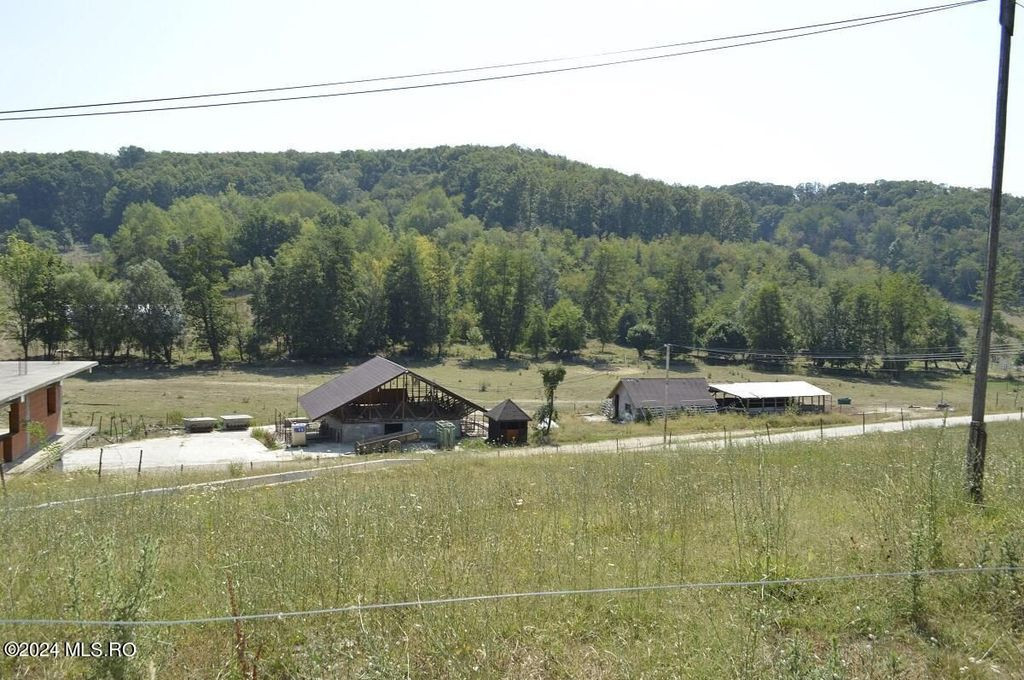 Bogati - Glimbocel, cladire cu suprafata utila 538 mp, te...