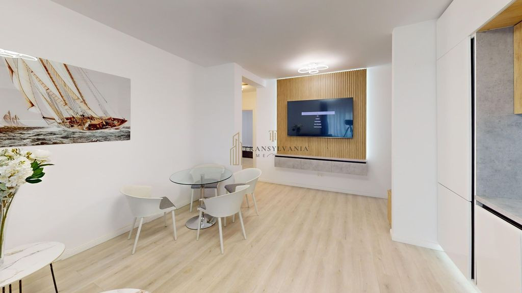 Apartament 2 camere decomandat, balcon, zona Doamna Stanc...