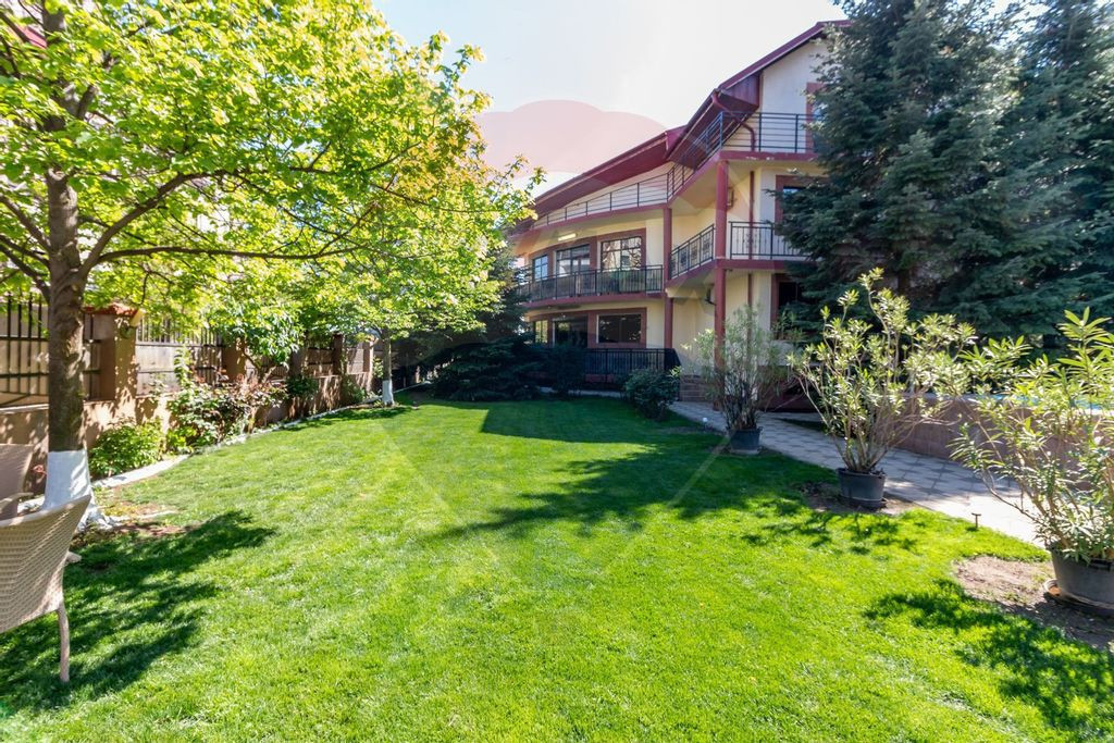 Vila de vanzare 14 camere / PISCINA / TEREN GENEROS/ BRAG...