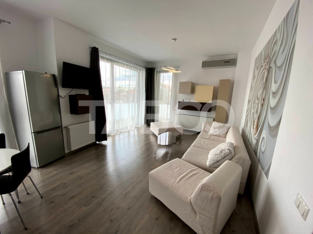 Apartament decomandat cu 3 camere de inchiriat in zona Centr