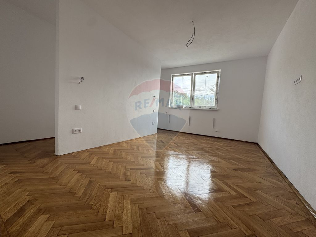 Casă / Vilă cu 4 camere de vânzare în zona Vitrometan