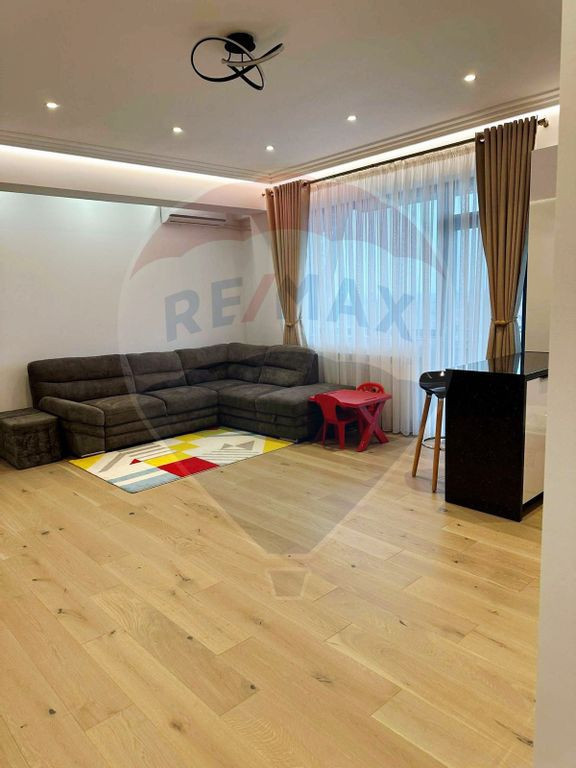 Apartament cu 3 camere de vânzare