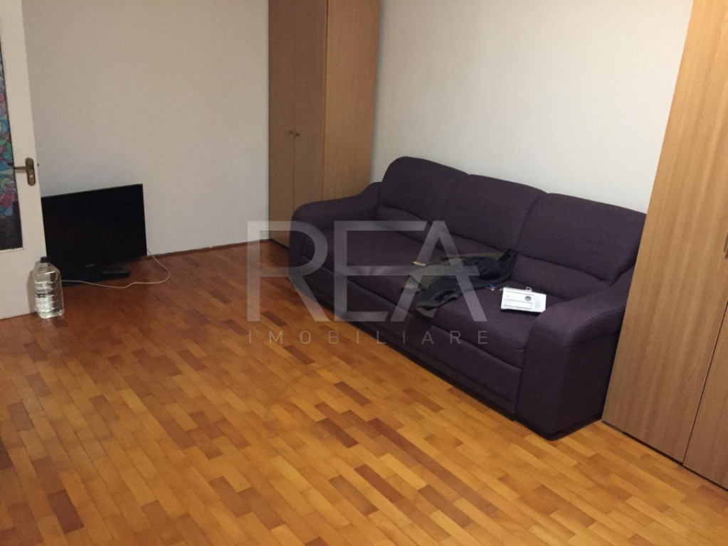 Garsoniera - Costin Georgian - decomandata - 1988 - anvelopa