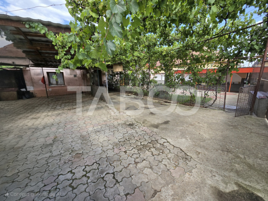 Casa individuala de vanzare teren 457 mp garaj Trei Stejari