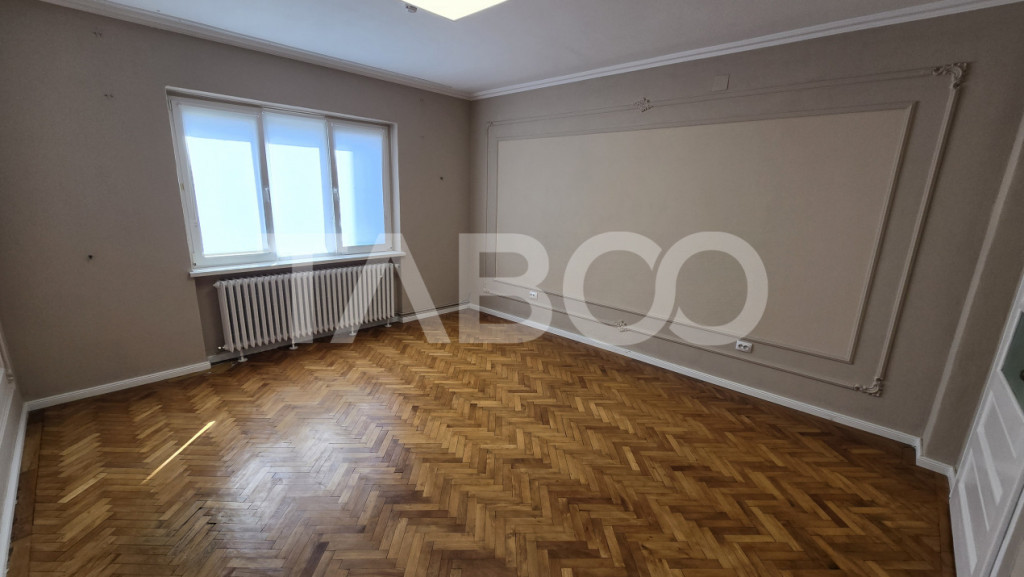 Apartament cu 3 camere la casa de inchiriat Trei Stejari