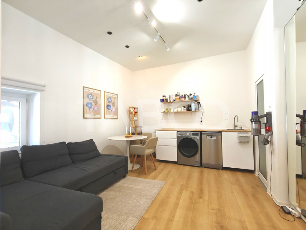 Apartament decomandat cu 2 camere si pivnita in Centrul Isto