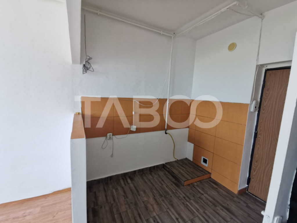 Garsoniera la etajul 1 de vanzare in zona Turnisor din Sibiu