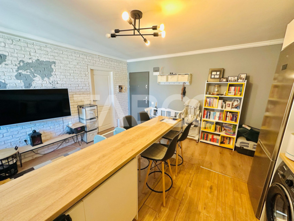 Apartament 3 camere de vanzare 64 mp utili zona Vivo/Razoare