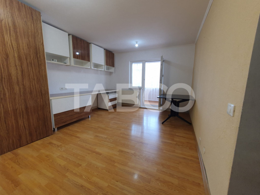Apartament 2 camere 52 mp utili decomandat etaj 1 zona Campu