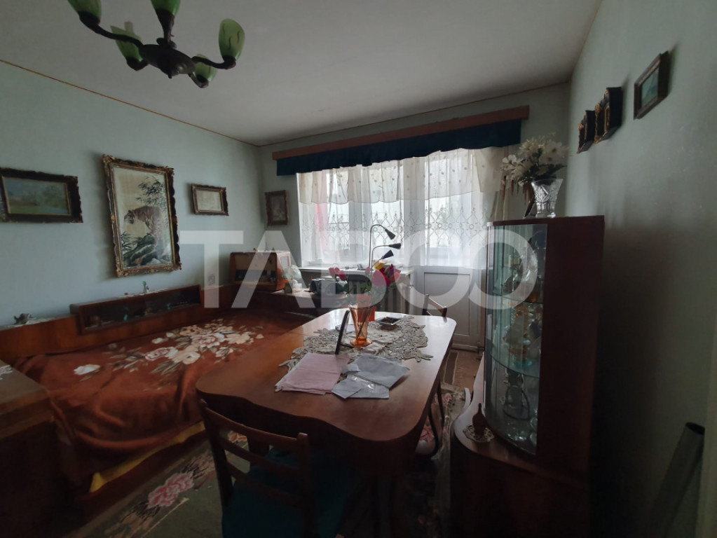 Apartament 2 camere semidecomandat etaj 1 zona Tudor Vladimi