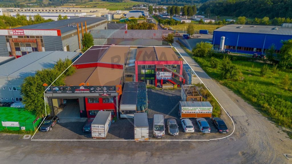 Hala + Spatiu de birouri cu destinatii multiple : Teren 1...