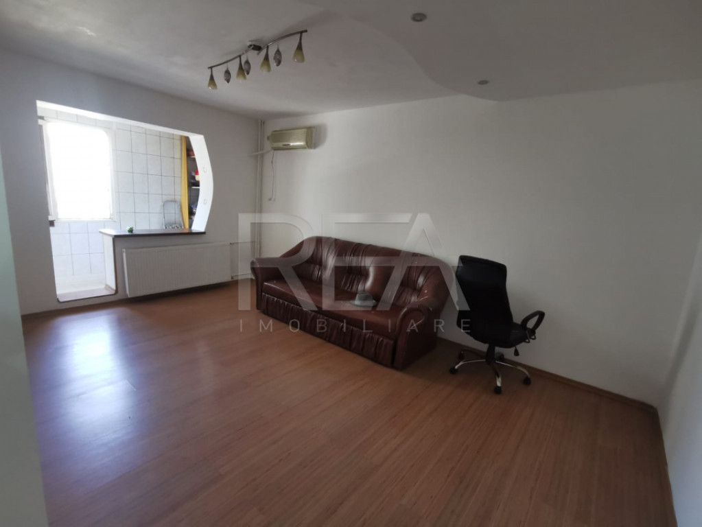 Dristor - decomandat - 1982 - 1/4 - 72 mp - parcare