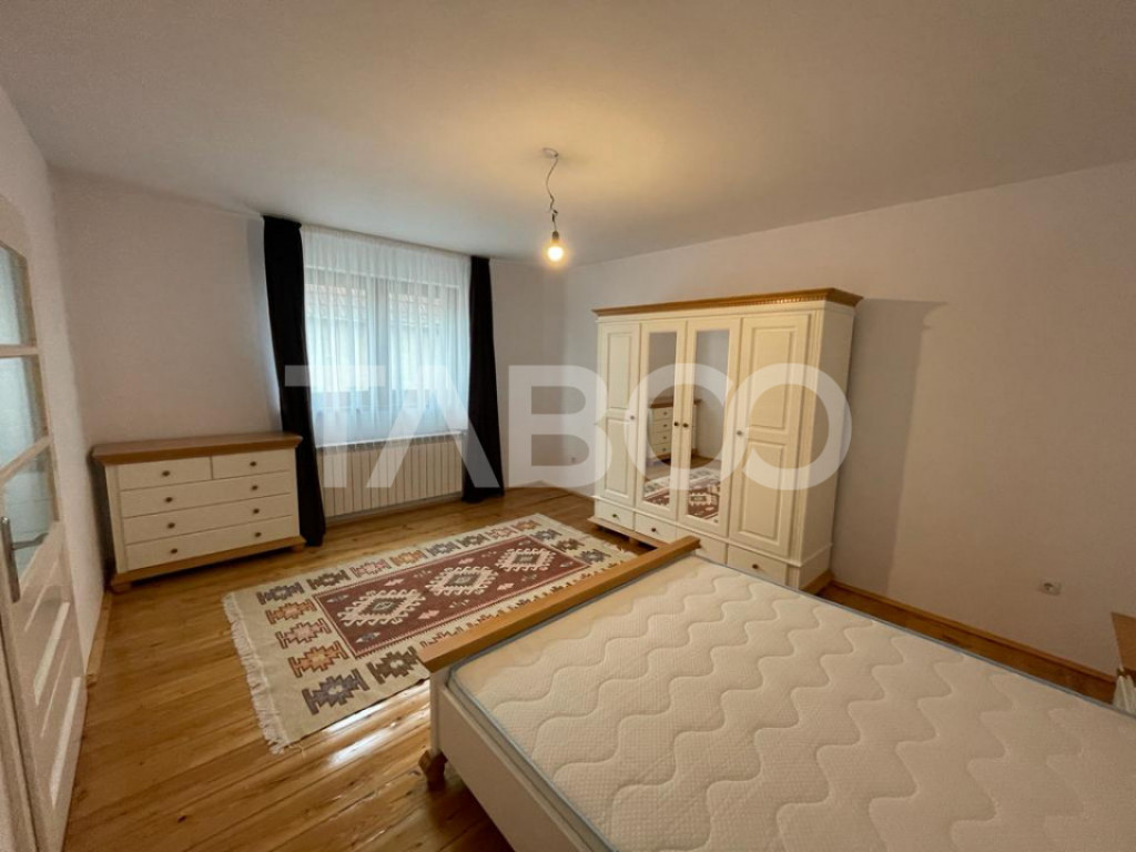 Casa individuala 2 camere renovata complet cu garaj si curte