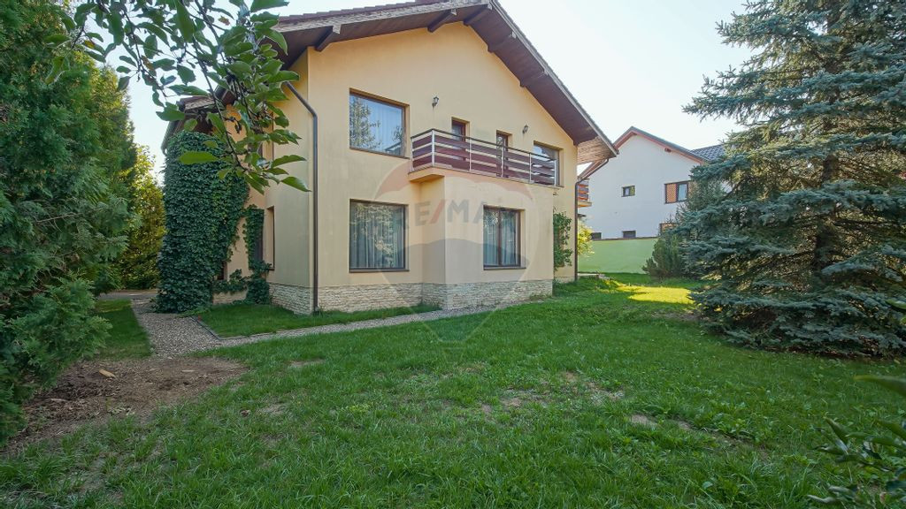 Casă de închiriat, "acasă" în mijlocul naturii, aproa...