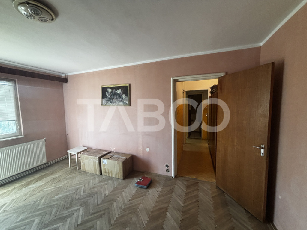 Apartament de vanzare 3 camere 50 mp utili zona Mihai Viteaz