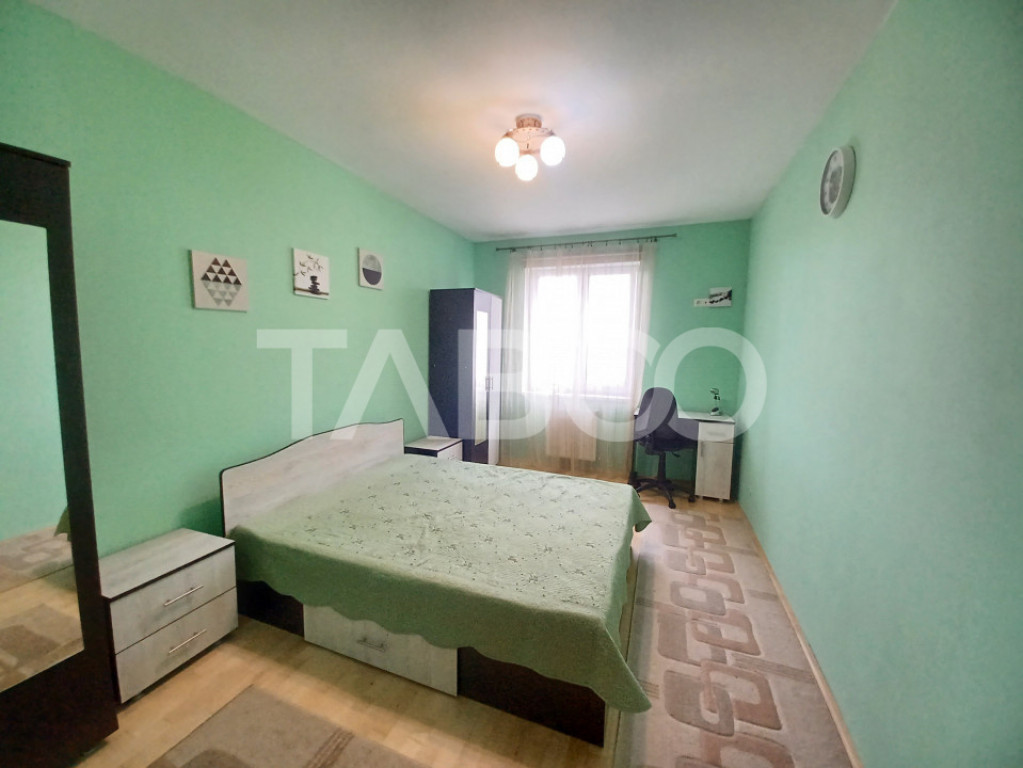Apartament de inchiriat cu 3 camere la etajul 1 in bloc cu l