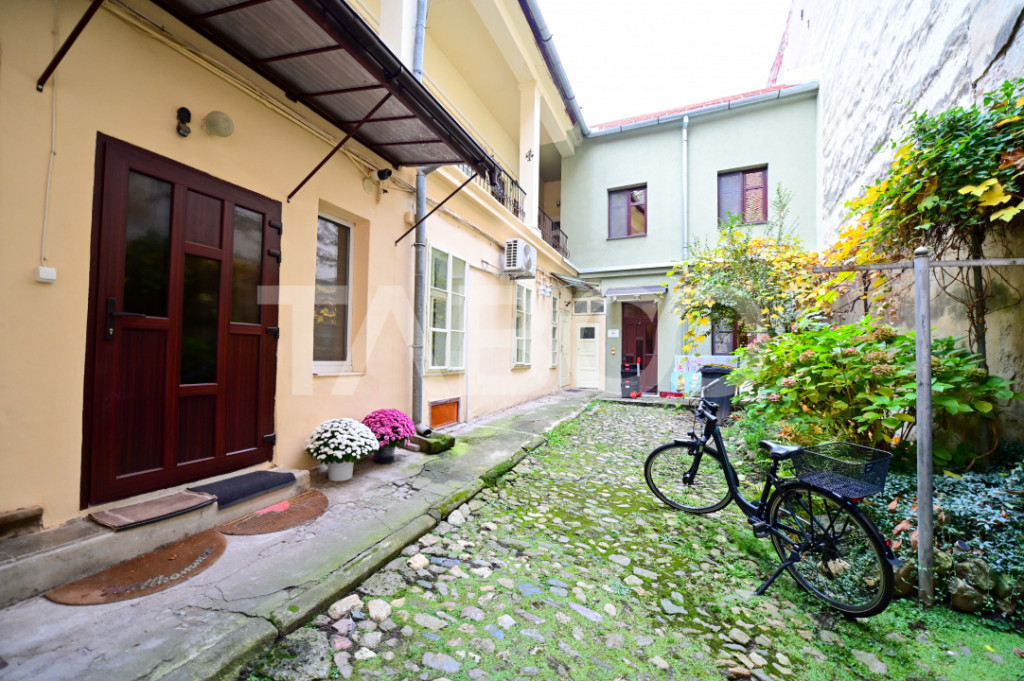 Apartament 3 camere mobilat - pe strada G-Ral Magheru- Pet