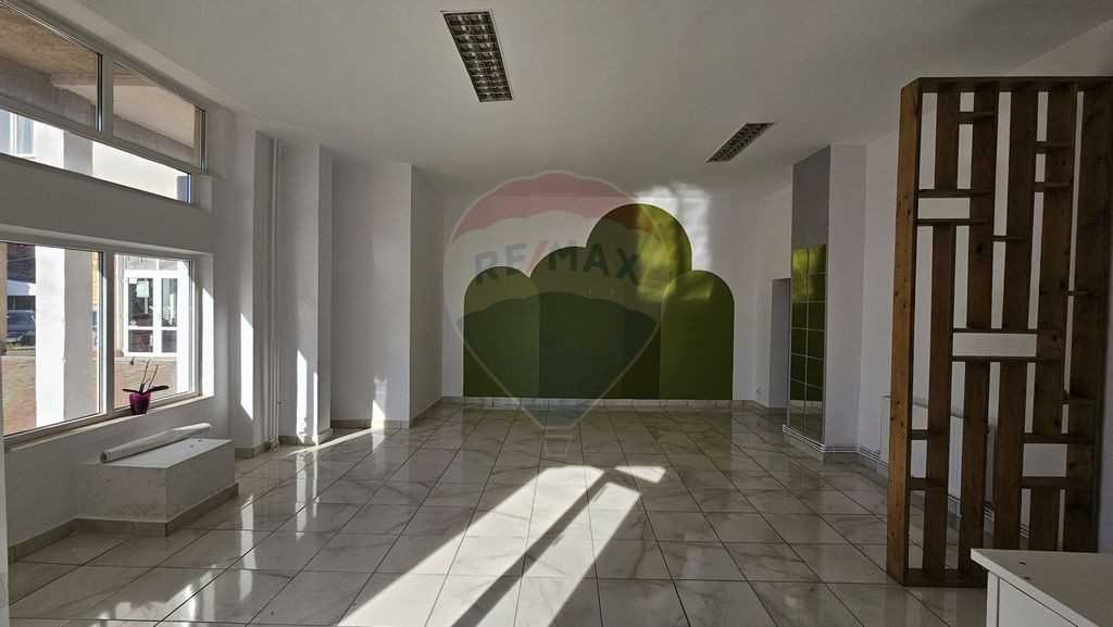 De Închiriat – Spațiu 78 mp, Vizibilitate Maximă!