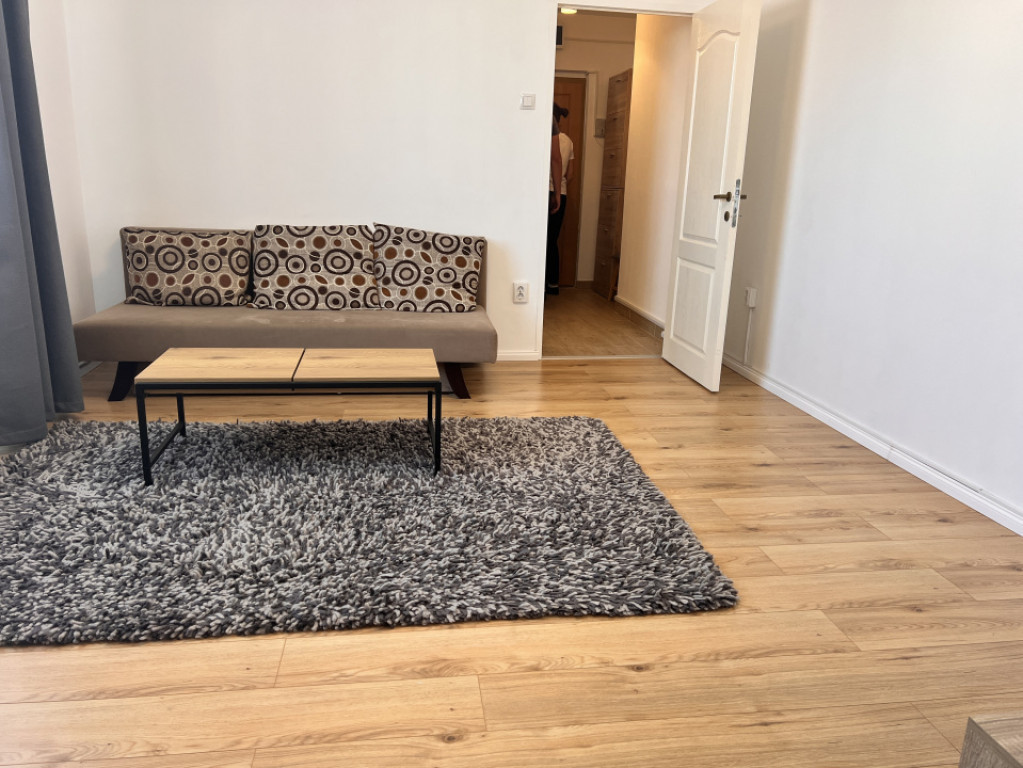 Ap 2 camere et 4 cu Balcon M. Viteazu str Miraslau