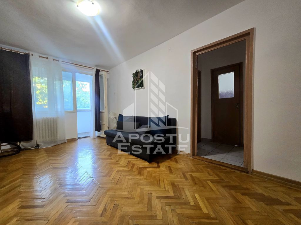 Apartament cu 2 camere, decomandat, etaj intermediar, zon...
