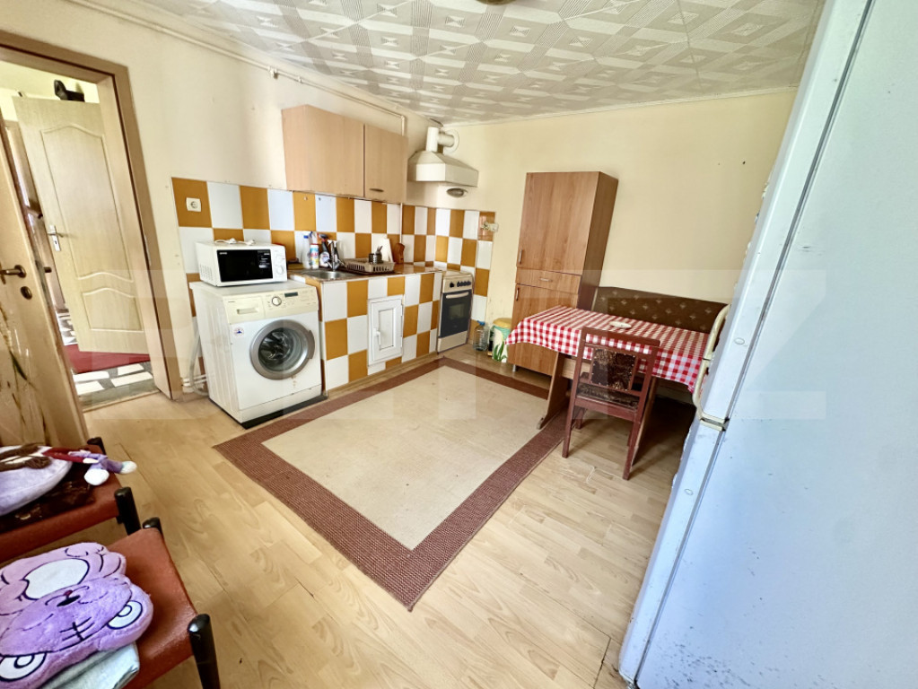 Casă de vanzare 114 mp cu pivnițe, anexe și curte mare ,t