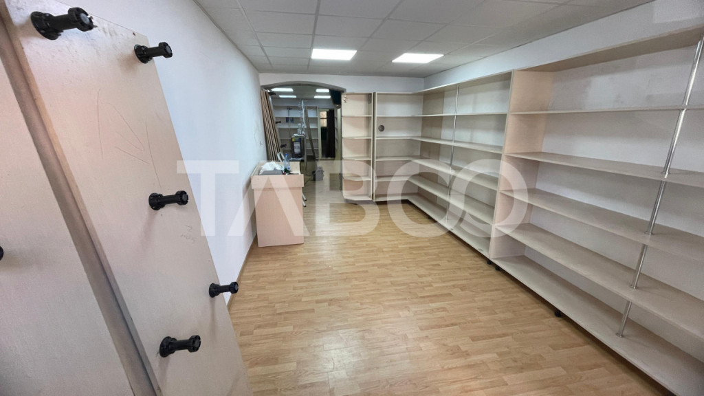 Spatiu comercial de vanzare–central trafic pietonal vitrin