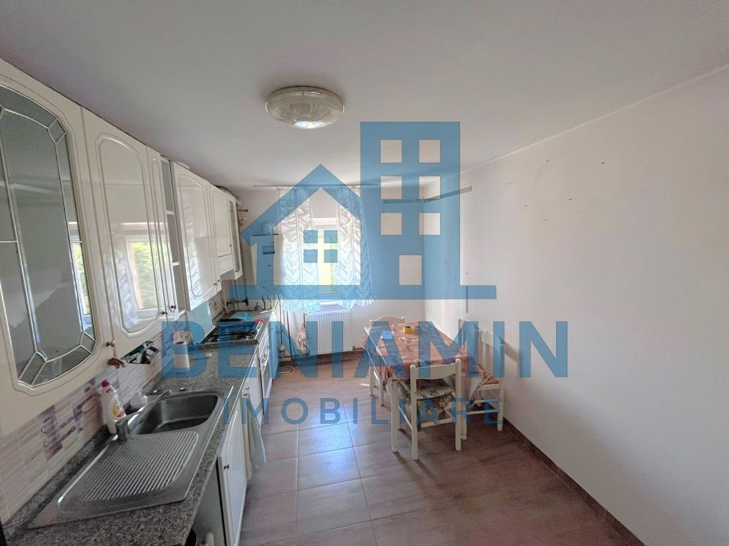 Apartament 4 camere decomandat Rovine etaj 3 82mp an 1981