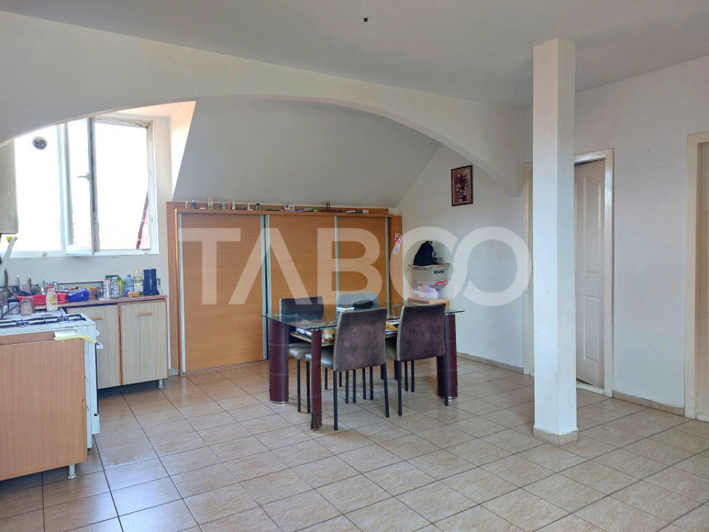 Apartament 3 camere decomandate 85 mp parter 2 balcoane Stej