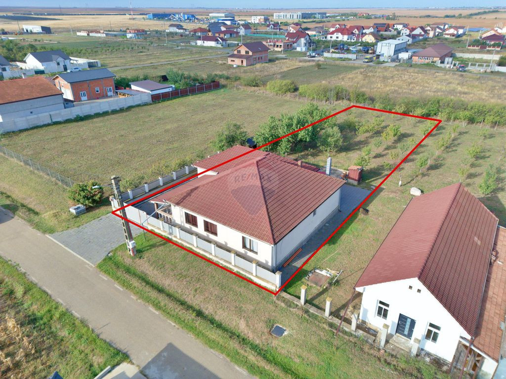 Casă cu 5 camere de vânzare loc. Frumușeni, jud. Arad