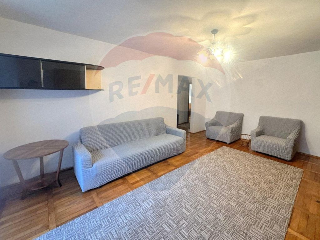 Apartament cu 3 camere de închiriat în zona Rogerius
