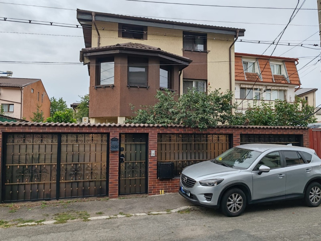Vila 8 camere cu Teren 250 mp Zona Mihai Bravu Sector 3 d...