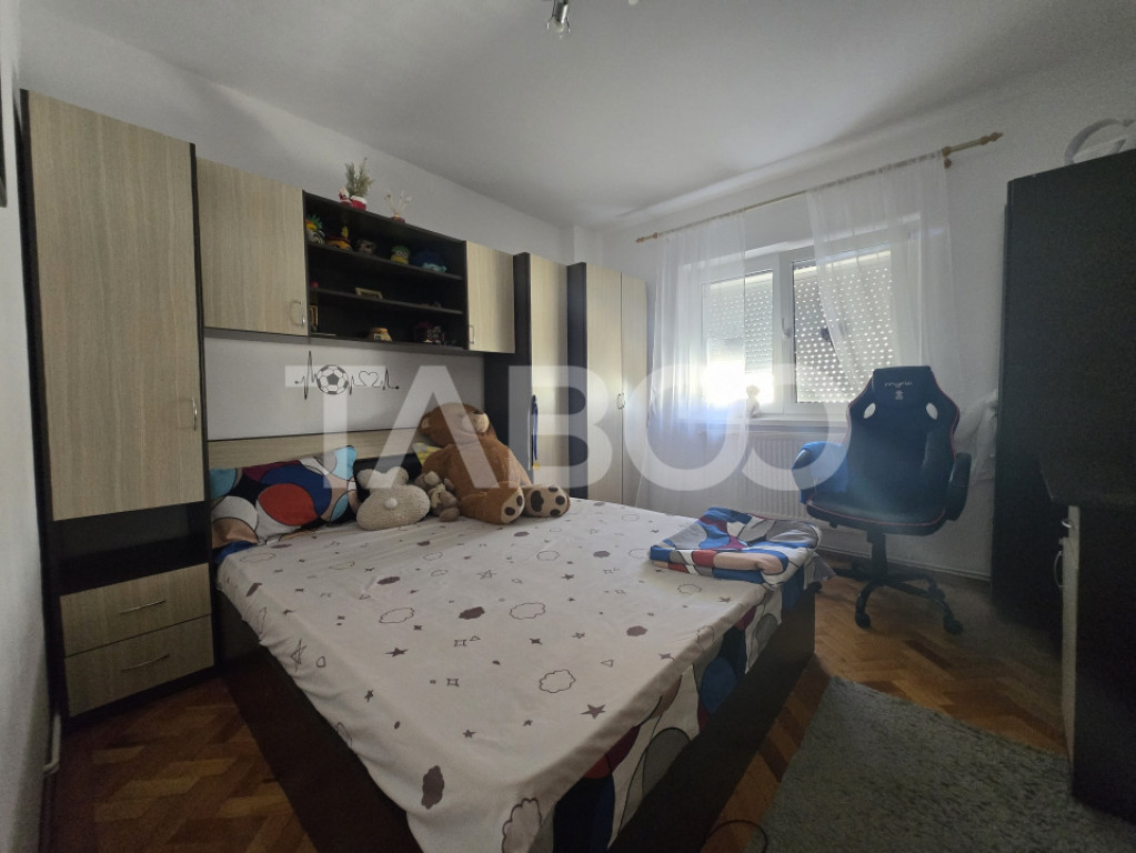 Apartament 3 camere decomandat 68mp cu balcon zona Siretului