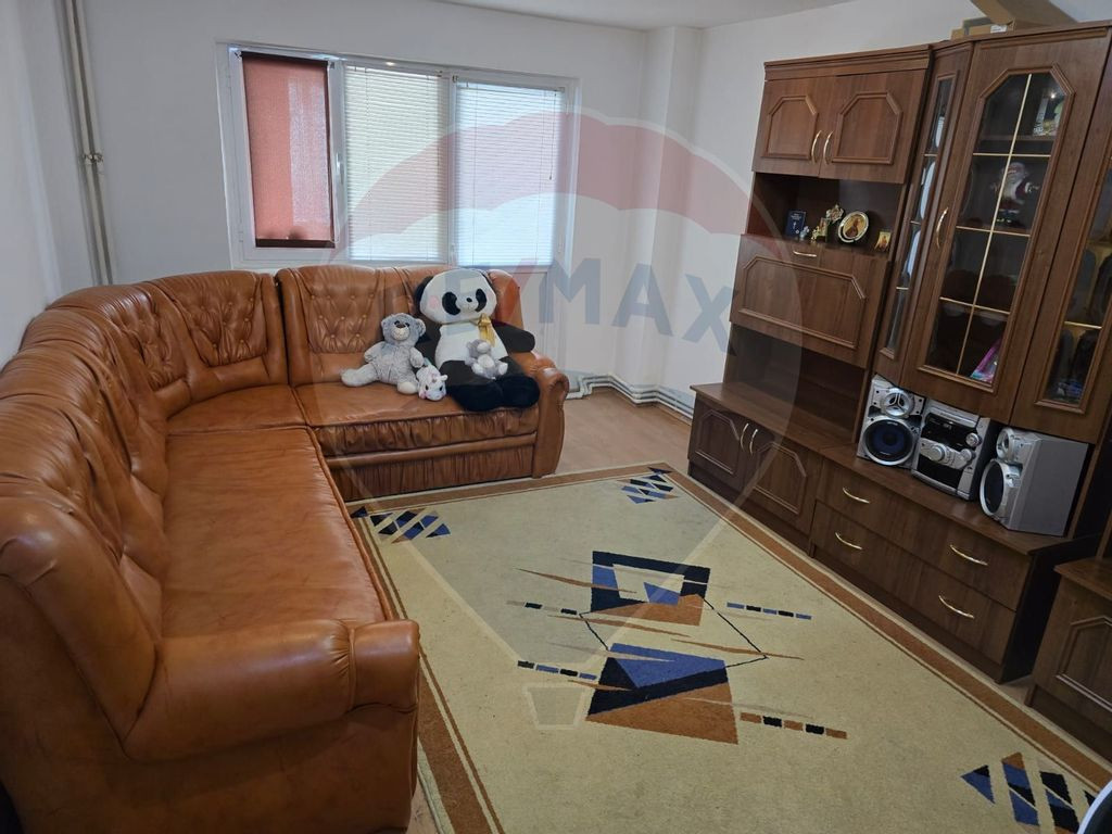Apartament cu 3 camere de vânzare în zona Central