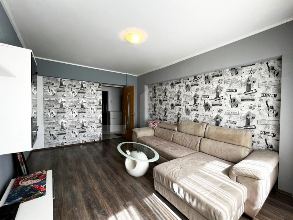 Apartament cu 3 camere, de vanzare, 82 mp, zona Cug