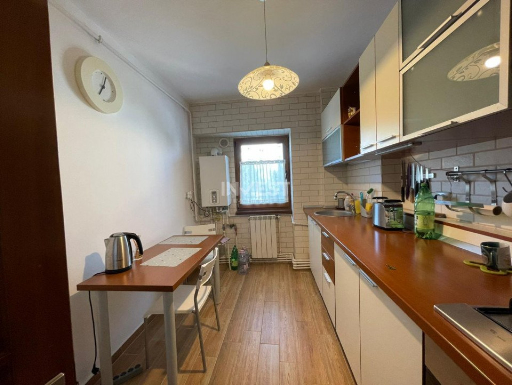 De vanzare! 3 camere, decomandat, zona Pacurari - Alpha Bank