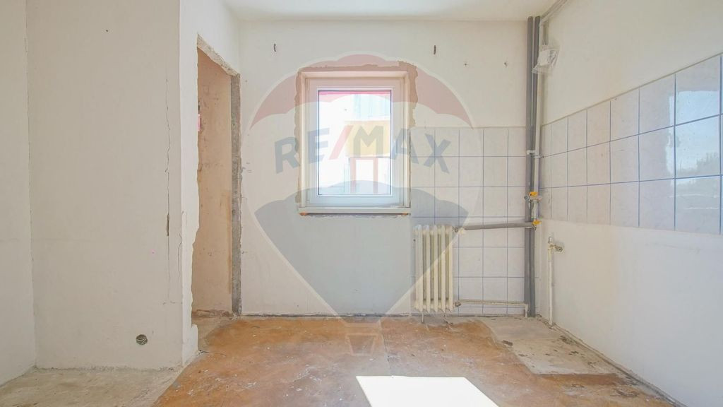 Apartament cu 2 camere de vanzare de renovat, Bartolomeu