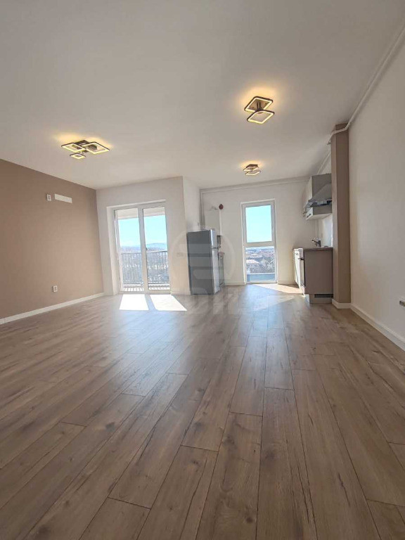 Apartament cu 2 camere, zona Vivo