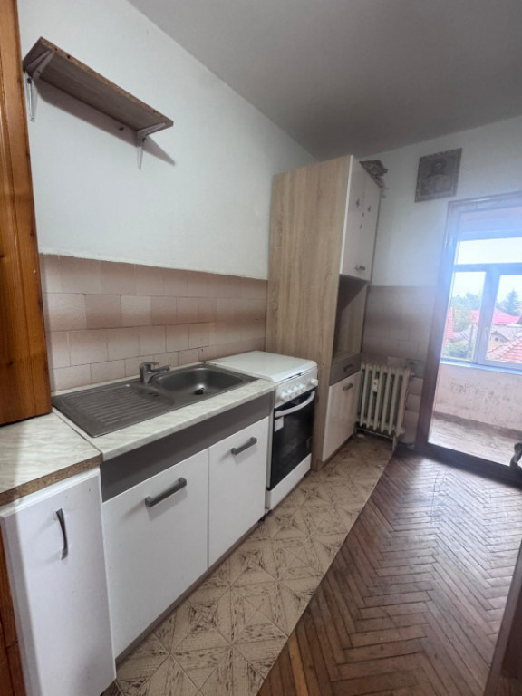 Apartament 2 camere. etaj intermediar, Radauti