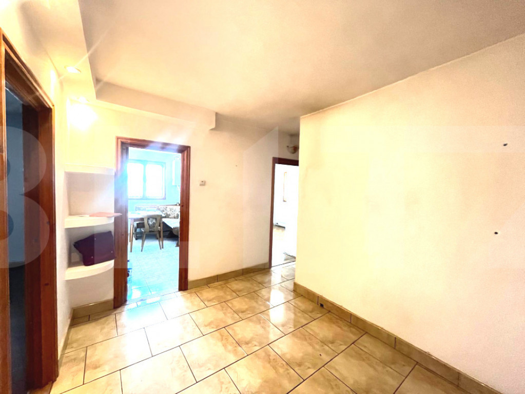 Apartament de vânzare, decomandat, 68 mp –Ultacentral, Bo