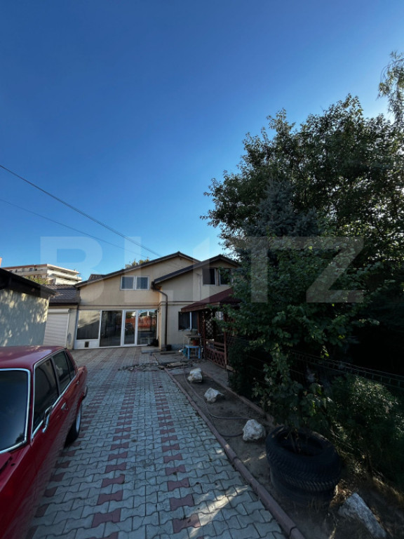Casă spațioasă cu garaj, situată în Sector 1 – Bănea