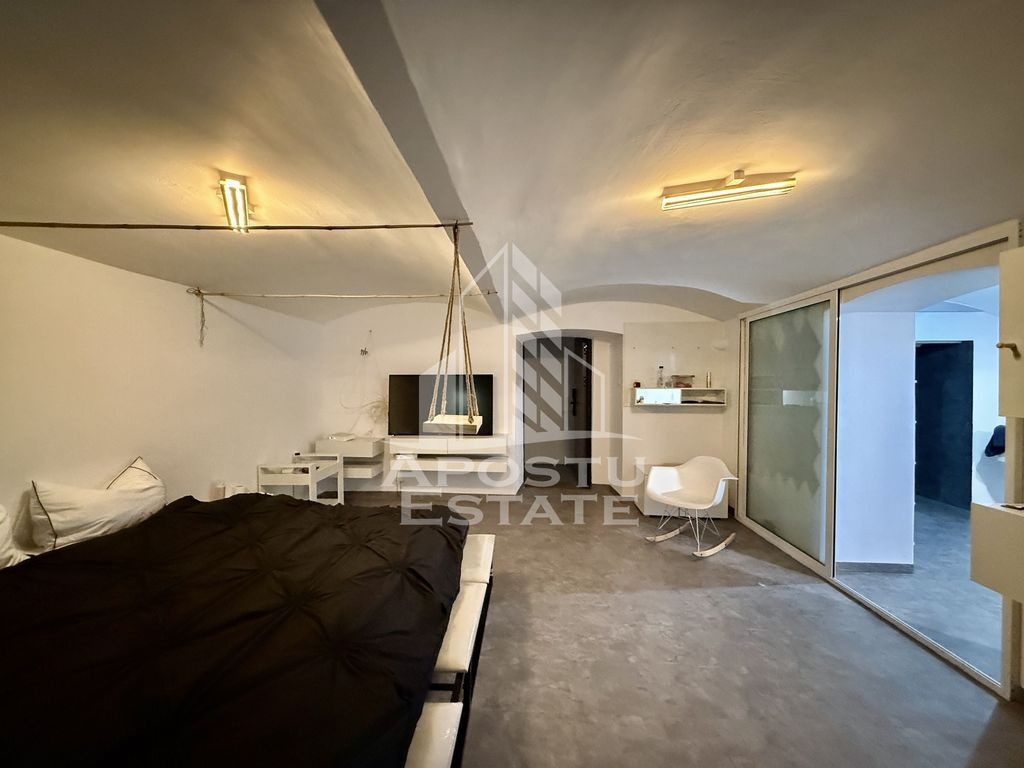 Apartament renovat cu o camera si curte, 2 bai, 50 mp, Pi...