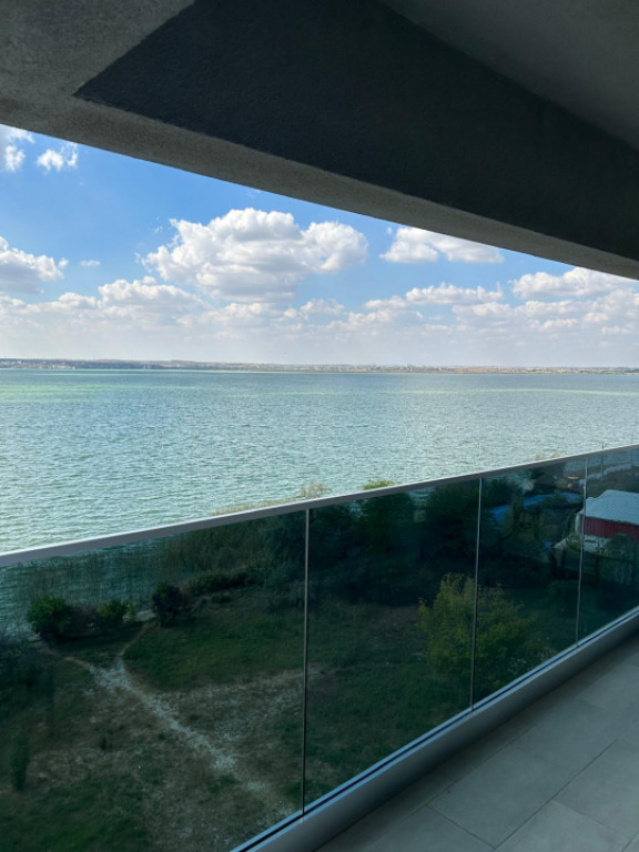 Apartament 3 camere, vedere frontală către lac, zona Mamai