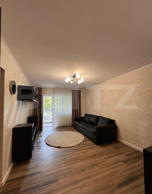 Apartament de inchiriat, cu 3 camere, zona centru