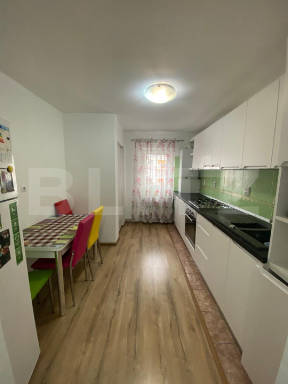 Apartament 3 camere, decomandat, zona Standard